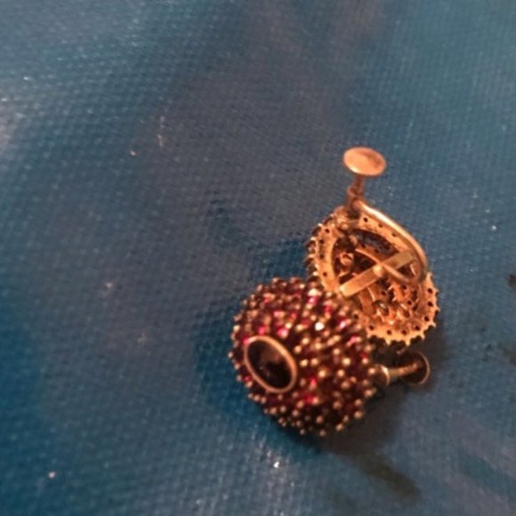 VINTAGE RUBY GARNET EARRINGS! Screw Back - Picture 3 of 3